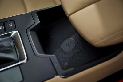 Nuova Mazda CX-5 vano per la ricarica wireless abitacolo