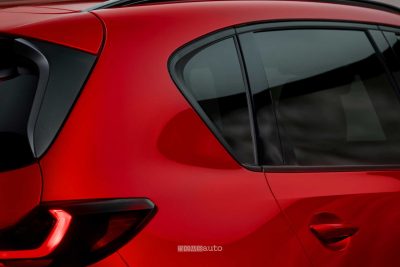 Nuova Mazda CX-5 montante posteriore