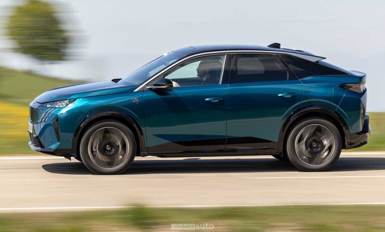 Peugeot E-3008 Dual Motor su strada