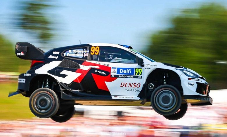 Salto Toyota Yaris Rally1 con Oliver Solberg che ha vinto il Rally di Estonia 2025