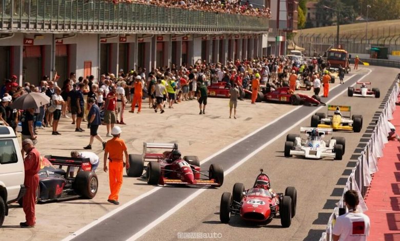 Paddock pit-lane Historic Minardi Day