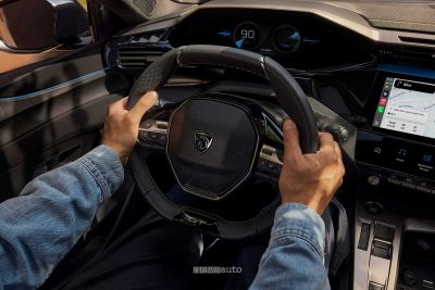 Nuova Peugeot E-308 SW volante, quadro strumenti i-Cockpit