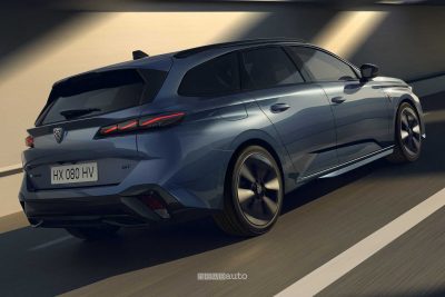 Nuova Peugeot E-308 SW su strada