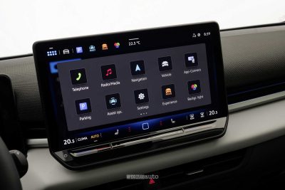 Nuova Volkswagen T-Roc display infotainment 10,4"