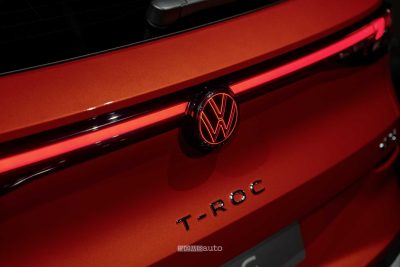 Nuova Volkswagen T-Roc logo VW posteriore illuminato