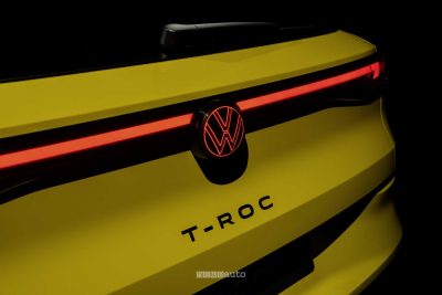 Nuova Volkswagen T-Roc R Line logo VW posteriore illuminato