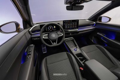 Nuova Volkswagen T-Roc R Line plancia abitacolo