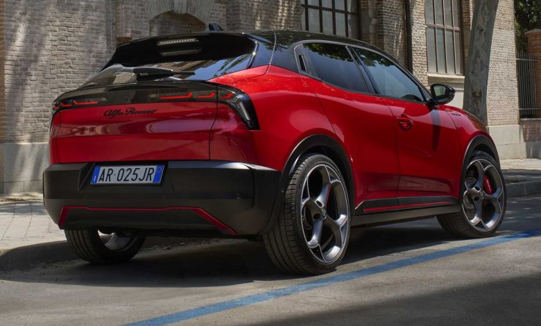 nuova gamma Alfa Romeo Junior con le versioni Sprint e Ti e i pacchetti Sport e Techno