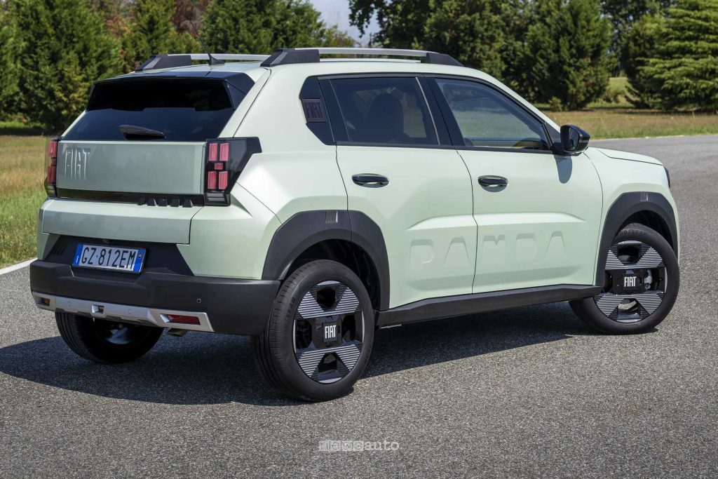 - attualita.it Fiat Grande Panda posteriore 3/4