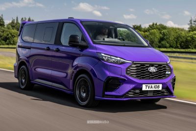 Ford E-Tourneo Custom MS-RT su strada