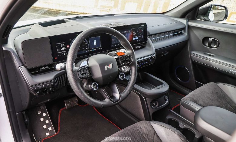 Hyundai Ioniq 5 N plancia abitacolo