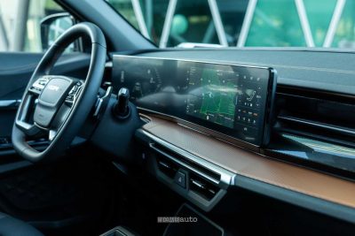 KGM Torres EVT pick-up display infotainment