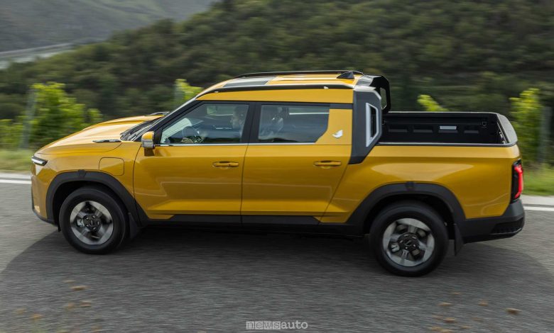 KGM Torres EVT pick-up su strada