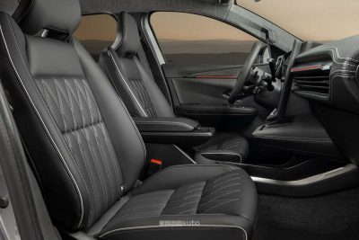 Mitsubishi Eclipse Cross EV sedili anteriori abitacolo