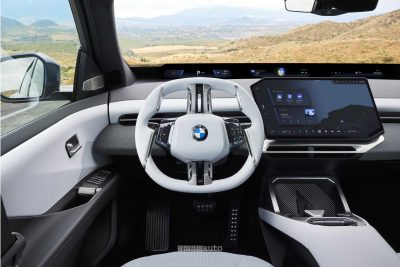 BMW iX3 50 xDrive volante, plancia abitacolo