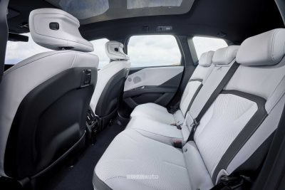 BMW iX3 50 xDrive sedili posteriori abitacolo