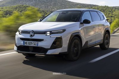 Nuova Citroen C5 Aircross plug-in su strada