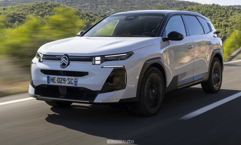 Nuova Citroen C5 Aircross plug-in su strada