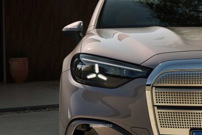 Nuova Mercedes GLC faro anteriore firma luminosa