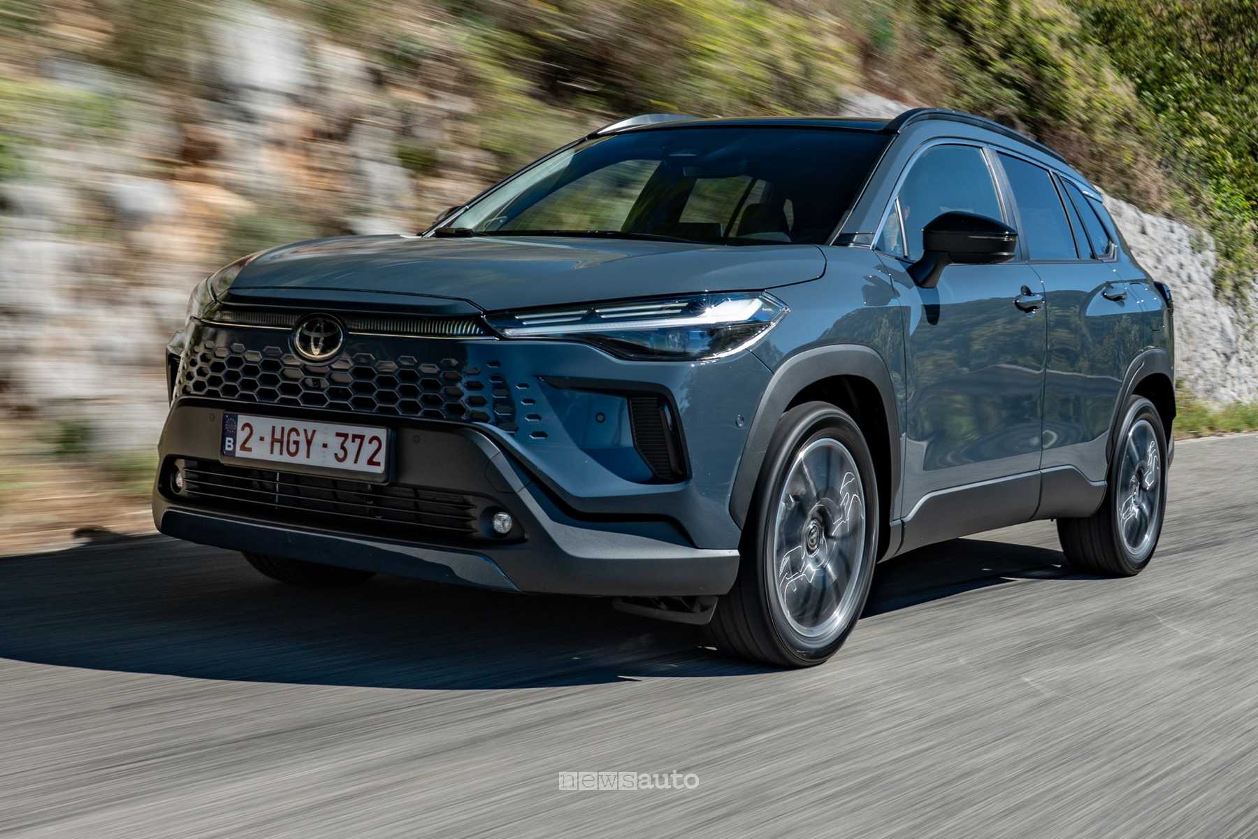 Toyota Corolla Cross su strada