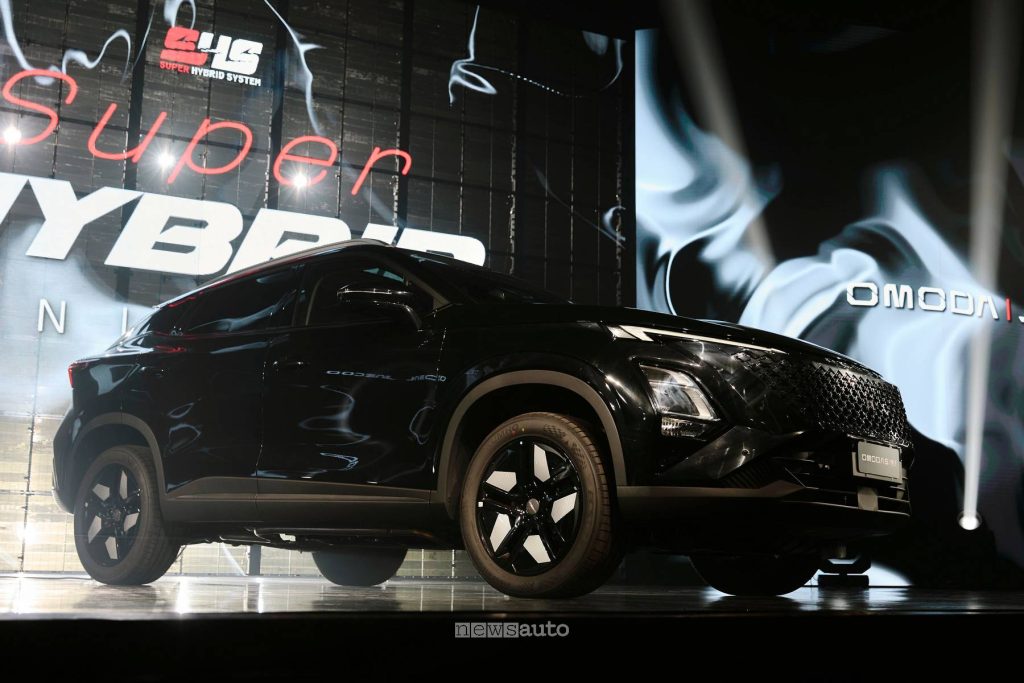 OMODA 5 laterale Super Hybrid night