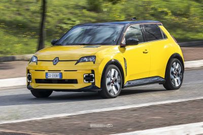Renault 5 E-Tech Electric test su strada