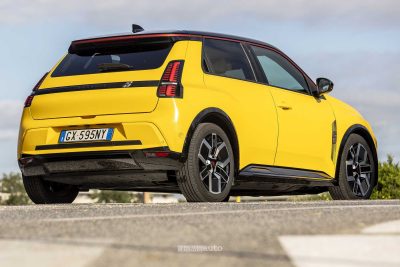 Renault 5 E-Tech Electric posteriore 3/4