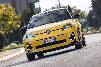 Renault 5 E-Tech Electric test su strada