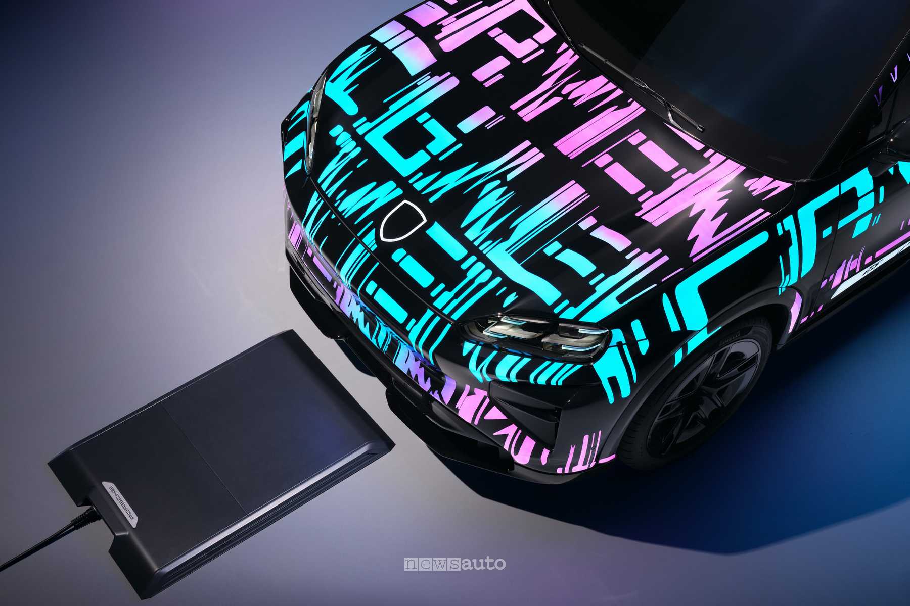 Ricarica wireless della Porsche Cayenne elettrica