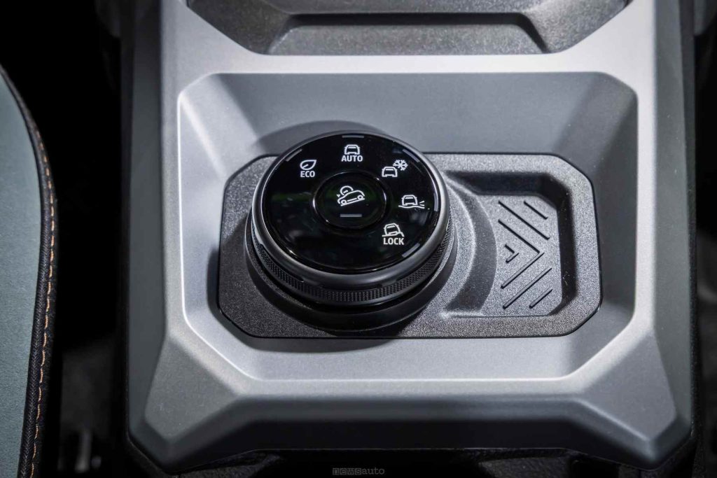 comando per la gestione trazione e 6 modalità di guida