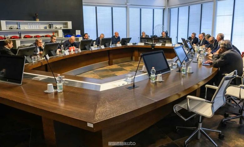 Antonio Filosa, CEO di Stellantis, ha incontrato per la prima volta i rappresentanti sindacali italiani, 