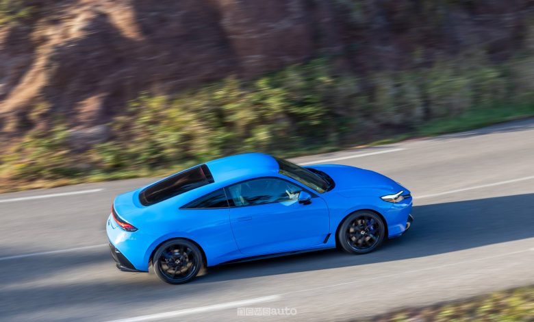 Honda Prelude 2026 vista laterale in movimento