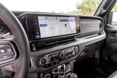 Jeep Wrangler Rubicon display infotainment
