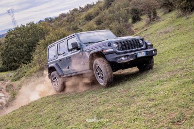 Jeep Wrangler Rubicon test off-road in twist