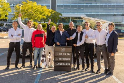 Festeggiamenti test autonomia Mercedes CLA sul GRA di Roma