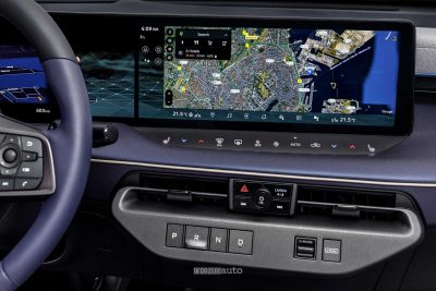 Nuova Nissan Leaf display infotainment