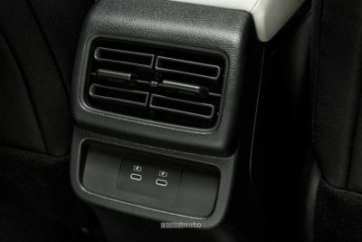 Nuova Nissan Leaf prese USB-C fila posteriore