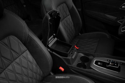 Nissan Qashqai e-POWER bracciolo sedili anteriori