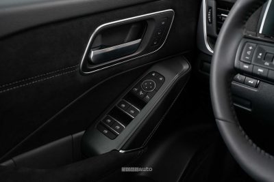 Nissan Qashqai e-POWER comandi portiera guidatore