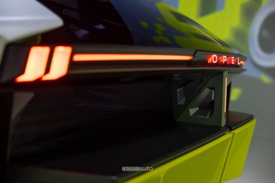 Opel Corsa GSE Vision Gran Turismo firma luminosa posteriore