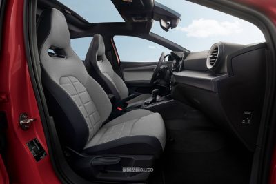 Seat Ibiza 2026 sedili anteiori allestimento FR