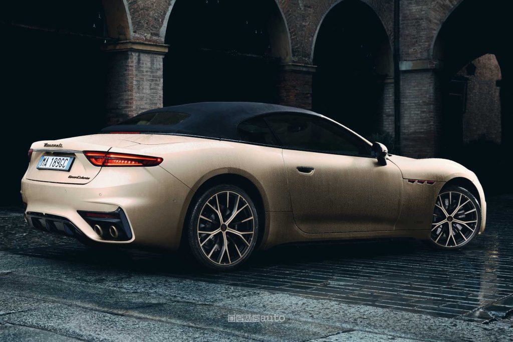 Maserati GranCabrio Oro Lirico posteriore 3/4