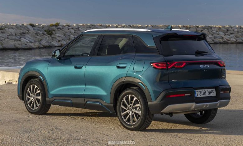 BYD Atto 2 DM-i posteriore 3/4