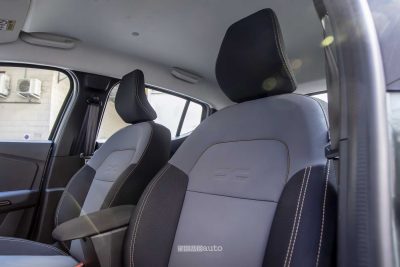 Dacia Sandero Stepway sedili anteriori