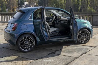 Nuova Fiat 500 Hybrid La Prima apertura portiere 3+1