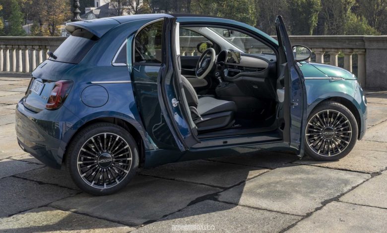 Nuova Fiat 500 Hybrid La Prima apertura portiere 3+1