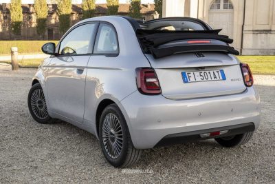 Nuova Fiat 500 Hybrid cabrio posteriore 3/4