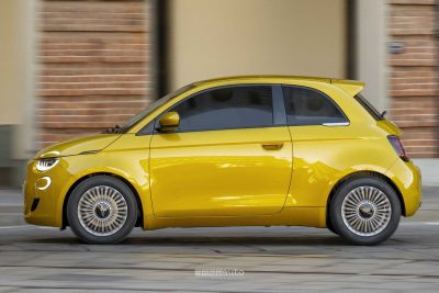 Nuova Fiat 500 Hybrid Torino su strada