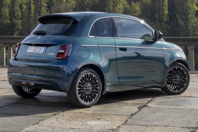Nuova Fiat 500 Hybrid La Prima posteriore 3/4