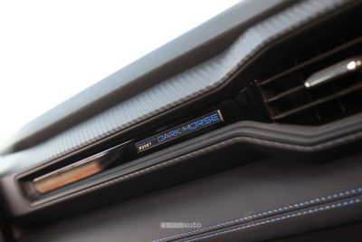 Ford Mustang Dark Horse logo plancia bocchetta d'aerazione